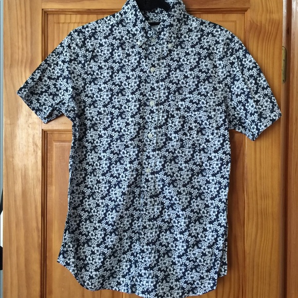 NWT Hawaiian Dress Shirt Flower Print size S - Picture 3 of 3